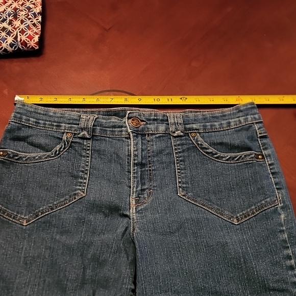 REDUCED!!   FALL CLEARANCE!!  Denim Capris... Size 12 - Picture 4 of 4